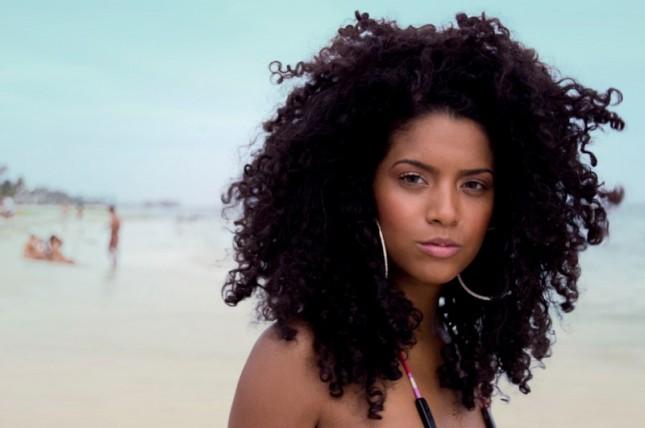 4 Simple Ways to Protect Your Hair at the Beach | Tree Naturals